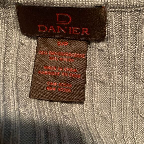 Danier grey cable knit cardigan. Size small - Picture 3 of 7